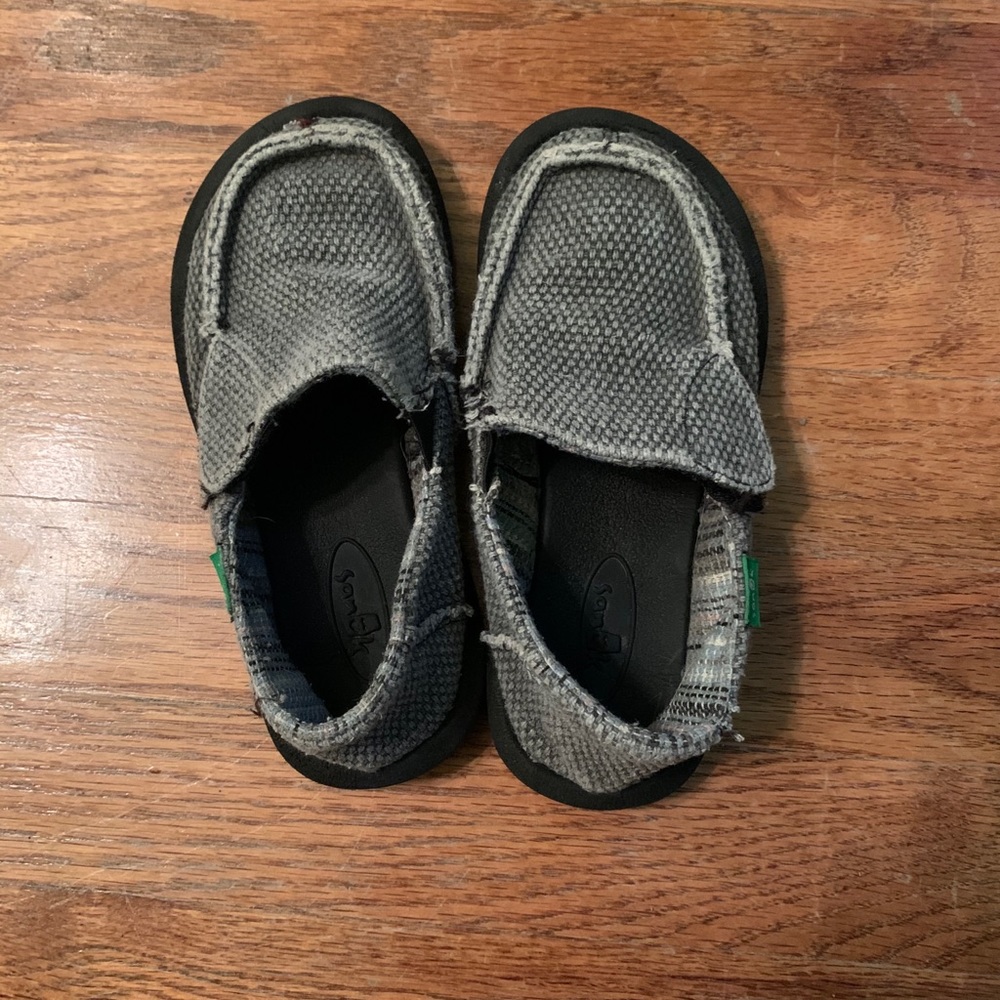 Sanuk size 10 little kid. Great condition.